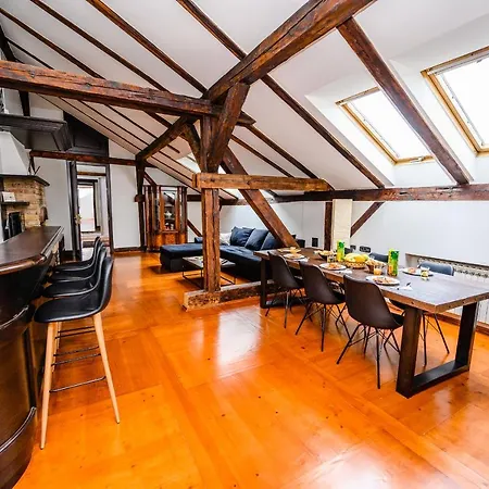 Unique Spacious 4bdr - City Center *