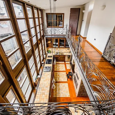 Unique Spacious 4bdr - City Center *
