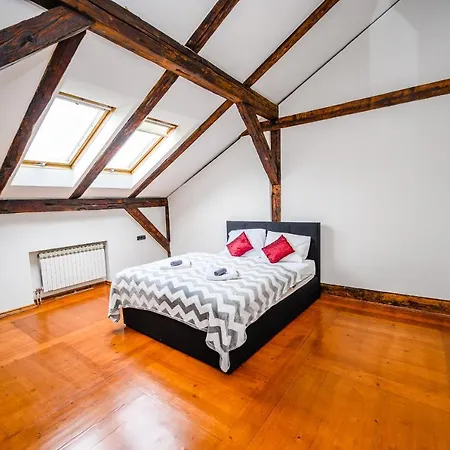 Διαμέρισμα Unique Spacious 4bdr - City Center *