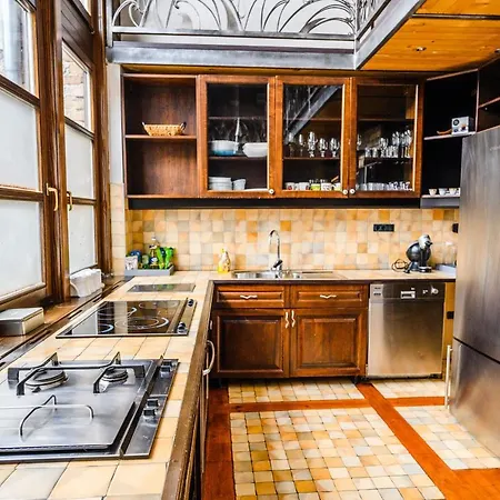 Unique Spacious 4bdr - City Center *