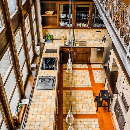 Διαμέρισμα Unique Spacious 4bdr - City Center