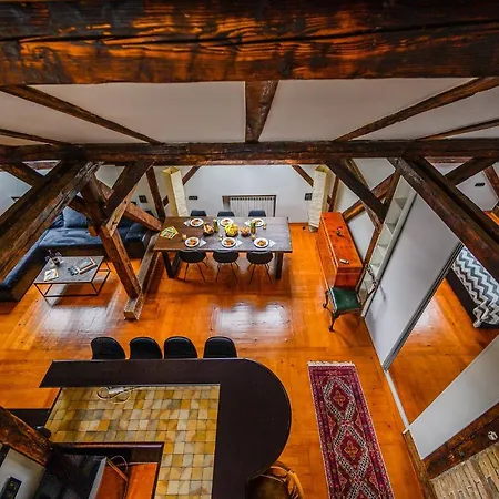 Unique Spacious 4bdr - City Center *