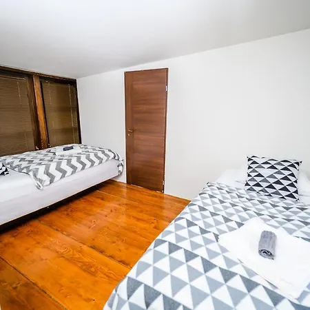 Unique Spacious 4bdr - City Center