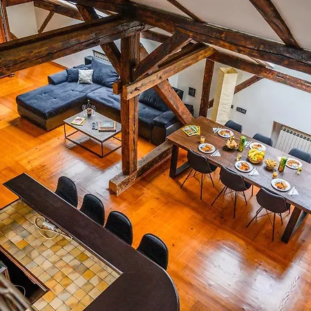 Unique Spacious 4bdr - City Center